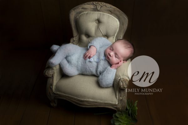 A blue newborn photo session in Plymouth | Sebastian