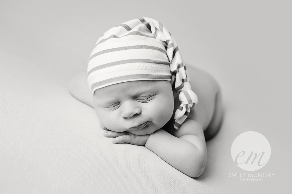 hospital bag plymouth derriford award winning best baby photographer in Plymouth black and white newborn posing simple